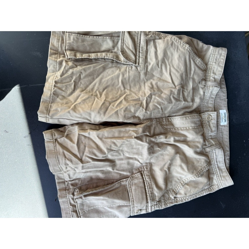 Levis Signature Cargo Shorts Mens Khaki Size 42 Utility Casual Cotton - Picture 2 of 5